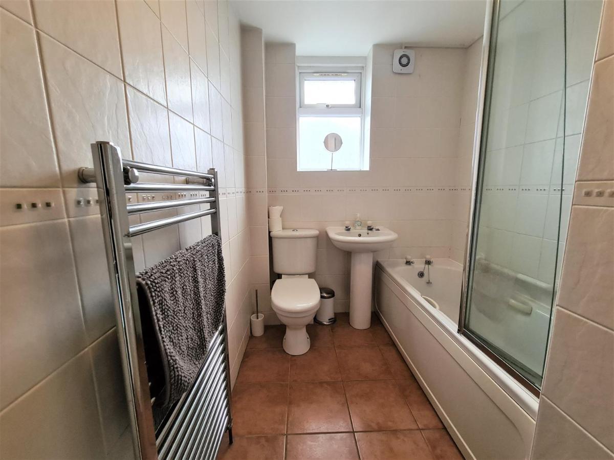 3 Bedroom Apartment Coventry - Hosted By Coventry Accommodation Екстер'єр фото