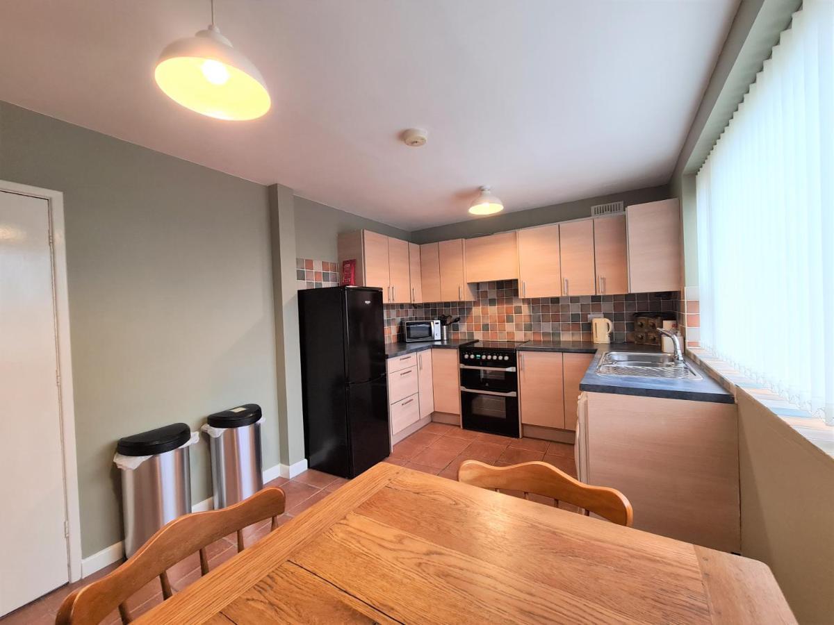 3 Bedroom Apartment Coventry - Hosted By Coventry Accommodation Екстер'єр фото