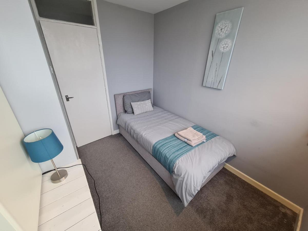 3 Bedroom Apartment Coventry - Hosted By Coventry Accommodation Екстер'єр фото