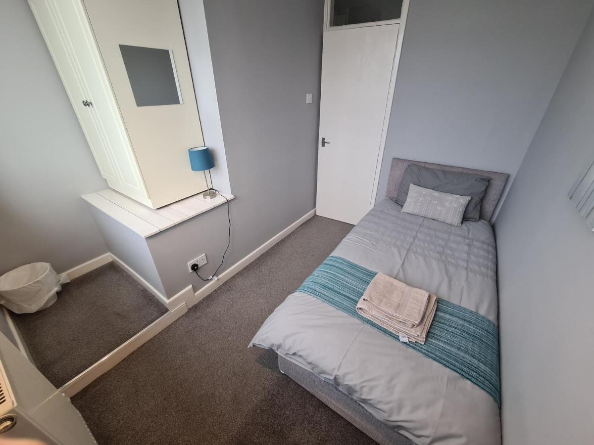 3 Bedroom Apartment Coventry - Hosted By Coventry Accommodation Екстер'єр фото